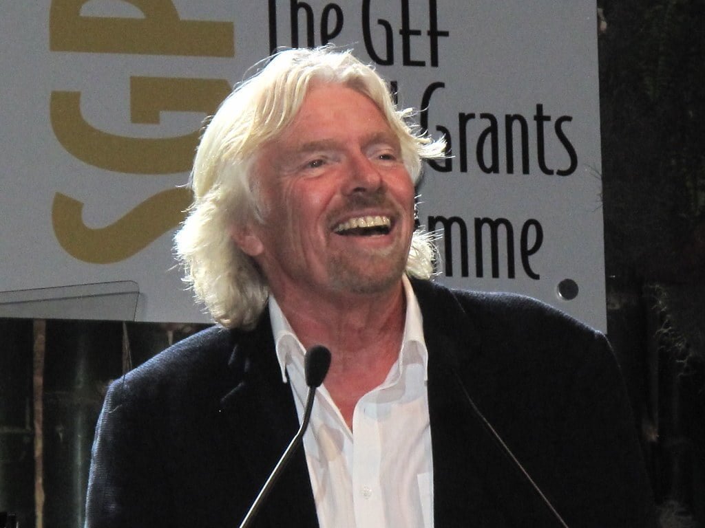 ريتشارد برانسون: رحلة نجاح ملهمة لرائد الأعمال البريطاني ومؤسس شركة فرجين غروب