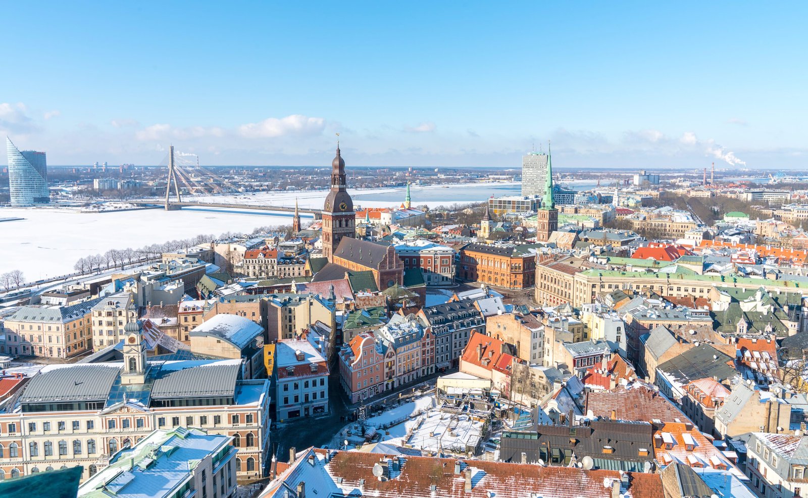 دليل السياحة لأفضل الأماكن والمأكولات والنصائح للسفر إلى السويد