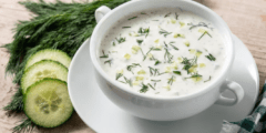 كيفية تحضير سلطة الزبادي بالخيار: وصفة منعشة وصحية للصيف