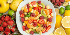كيفية تحضير سلطة الفواكه: وصفة سهلة ومنعشة لتناول الفواكه اللذيذة