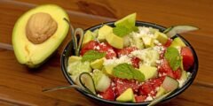 كيفية تحضير سلطة الأفوكادو اللذيذة والمغذية مع خطوات سهلة