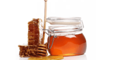 فوائد عسل السدر: اكتشف الطبيعة العجيبة للعسل الذهبي
