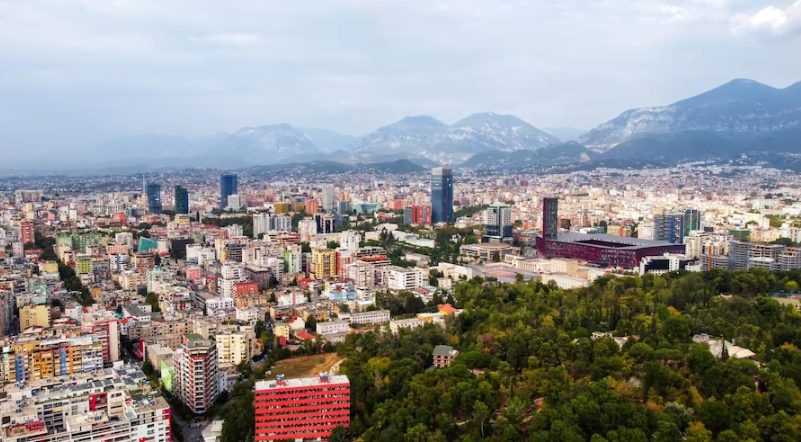 عاصمة ألبانيا: تيرانا بين الأصالة والحداثة